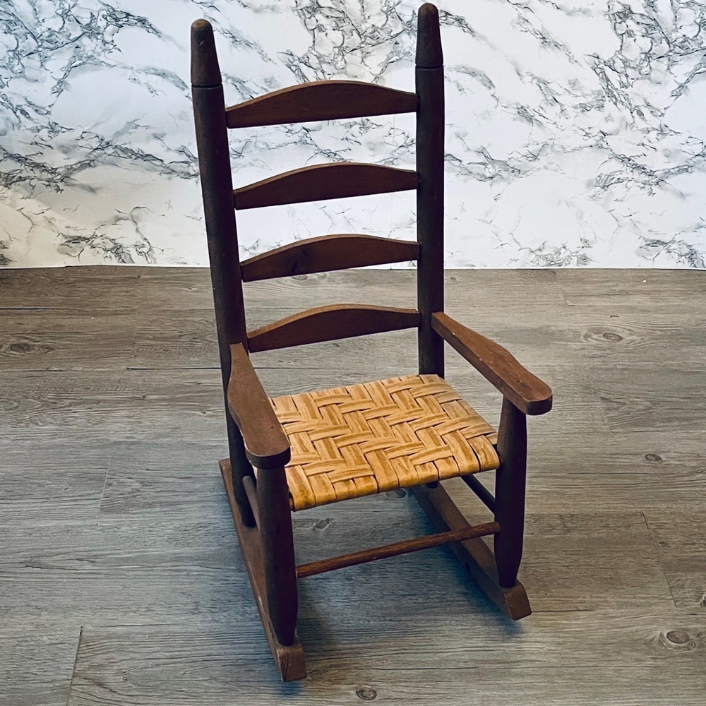 VINTAGE  Shaker Style Solid Wood Ladder Back Rocking Chair w/ Cane Seat